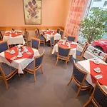Ξενοδοχείο Garni Am Markt - Businesshotel - Fruehstuecksbuffet - Fahrradabstellplatz - Hunde Willkommen Neustadt bei Coburg