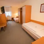Hotel Garni Am Markt - Businesshotel - Fruehstuecksbuffet - Fahrradabstellplatz - Hunde Willkommen Neustadt bei Coburg