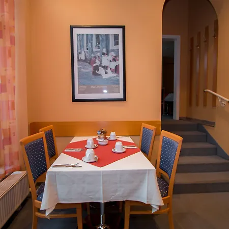 Garni Am Markt - Businesshotel - Fruehstuecksbuffet - Fahrradabstellplatz - Hunde Willkommen 호텔 노이스타트 바이 코부르크
