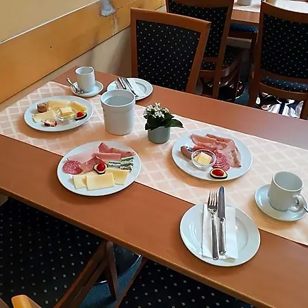 Garni Am Markt - Businesshotel - Fruehstuecksbuffet - Fahrradabstellplatz - Hunde Willkommen Neustadt bei Coburg