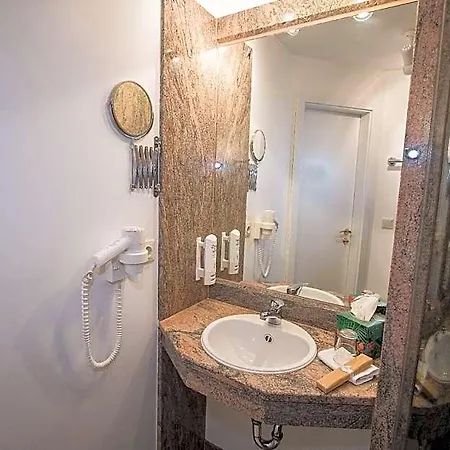 Garni Am Markt - Businesshotel - Fruehstuecksbuffet - Fahrradabstellplatz - Hunde Willkommen Ξενοδοχείο