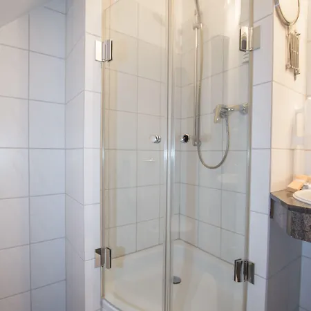 호텔 Garni Am Markt - Businesshotel - Fruehstuecksbuffet - Fahrradabstellplatz - Hunde Willkommen