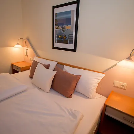 Hotel Garni Am Markt - Businesshotel - Frühstücksbuffet - Fahrradabstellplatz - Hunde Willkommen 3*