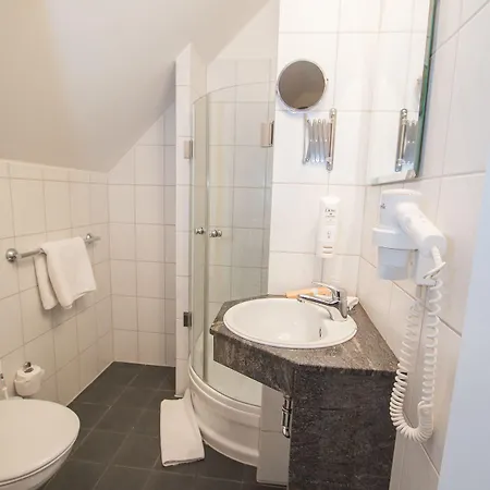 호텔 Garni Am Markt - Businesshotel - Fruehstuecksbuffet - Fahrradabstellplatz - Hunde Willkommen