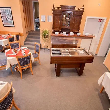 Hotel Garni Am Markt - Businesshotel - Frühstücksbuffet - Fahrradabstellplatz - Hunde Willkommen 3*