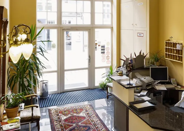 Garni Am Markt - Businesshotel - Fruehstuecksbuffet - Fahrradabstellplatz - Hunde Willkommen מלון