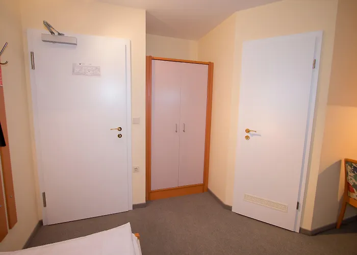 Garni Am Markt - Businesshotel - Fruehstuecksbuffet - Fahrradabstellplatz - Hunde Willkommen Neustadt bei Coburg
