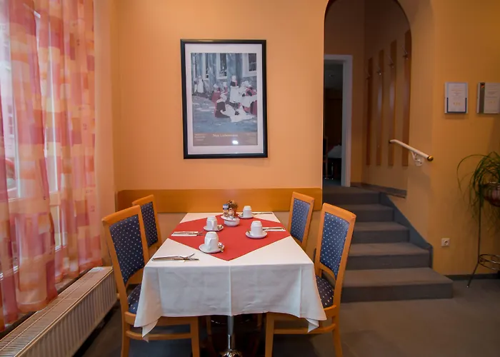 Garni Am Markt - Businesshotel - Fruehstuecksbuffet - Fahrradabstellplatz - Hunde Willkommen מלון נוישטאדט ביי קובורג