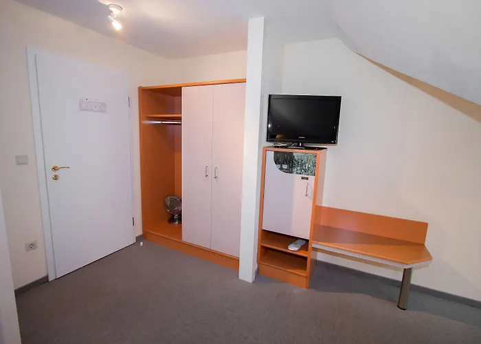 Garni Am Markt - Businesshotel - Fruehstuecksbuffet - Fahrradabstellplatz - Hunde Willkommen Neustadt bei Coburg