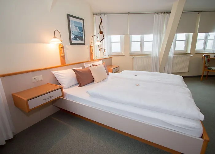 מלון Garni Am Markt - Businesshotel - Fruehstuecksbuffet - Fahrradabstellplatz - Hunde Willkommen