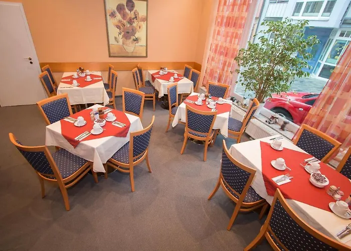 Ξενοδοχείο Garni Am Markt - Businesshotel - Fruehstuecksbuffet - Fahrradabstellplatz - Hunde Willkommen Neustadt bei Coburg
