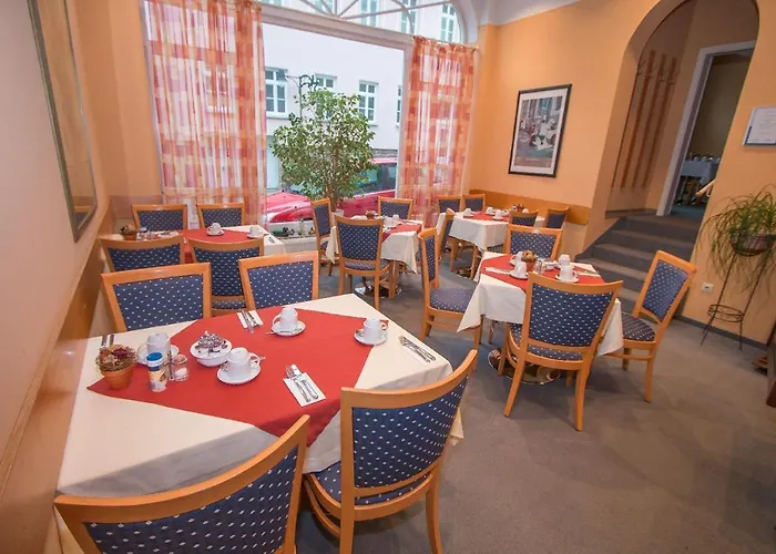 Garni Am Markt - Businesshotel - Fruehstuecksbuffet - Fahrradabstellplatz - Hunde Willkommen נוישטאדט ביי קובורג