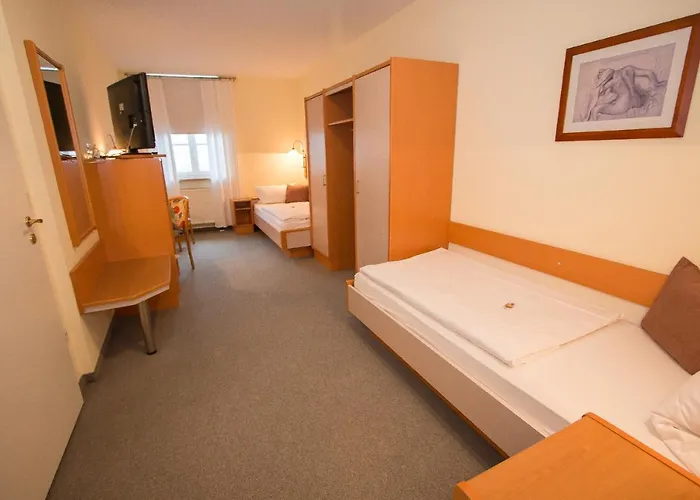 Ξενοδοχείο Garni Am Markt - Businesshotel - Fruehstuecksbuffet - Fahrradabstellplatz - Hunde Willkommen Neustadt bei Coburg