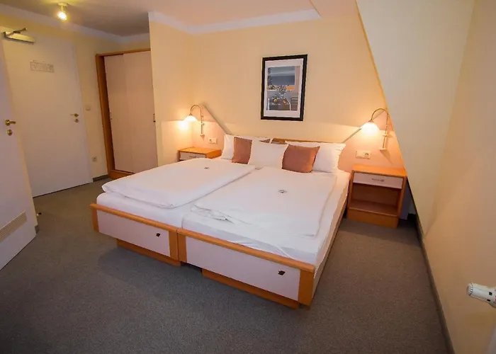 Garni Am Markt - Businesshotel - Fruehstuecksbuffet - Fahrradabstellplatz - Hunde Willkommen Hotel Neustadt bei Coburg